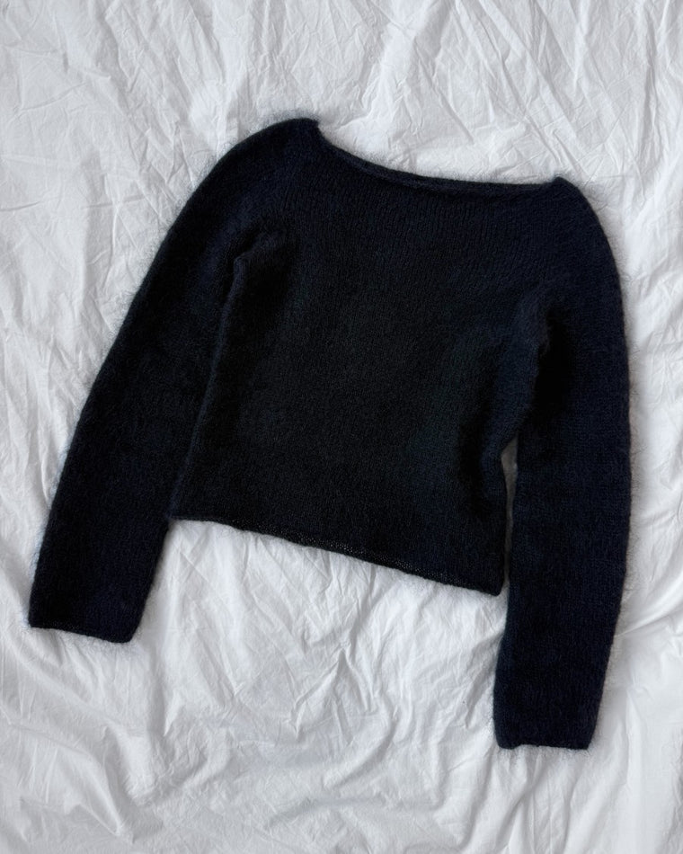 Detaljebillede af ærmet på kvinde iført hvid Bea Blouse