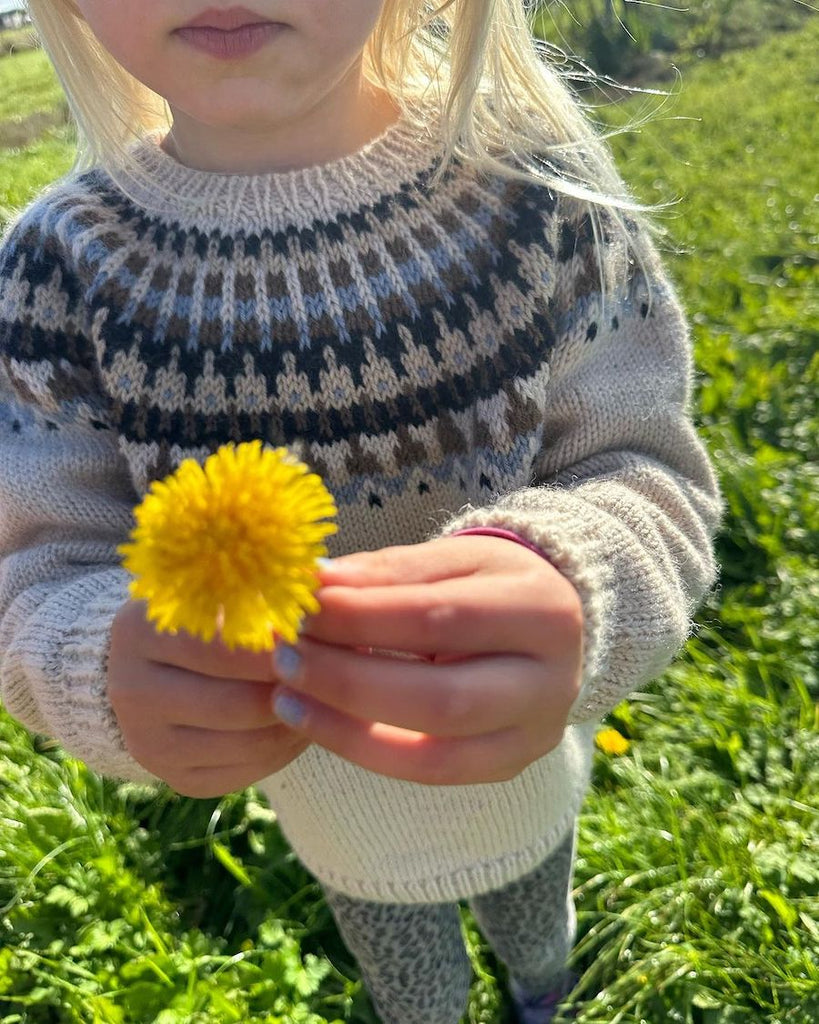 Barn iført lys Celeste Sweater Junior