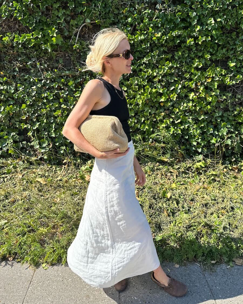 Cleo clutch under arm på dame