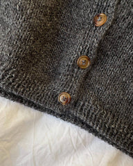 Closeup af grå Copenhagen Cardigan