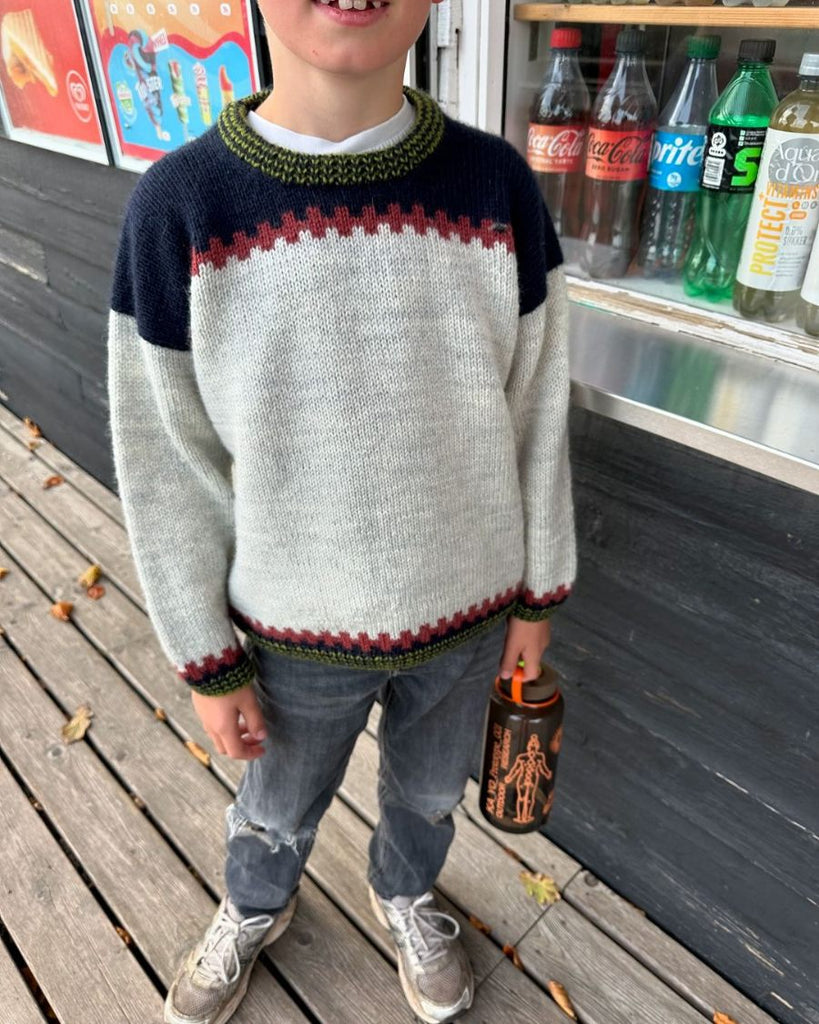 Barn iført Cross Sweater Junior