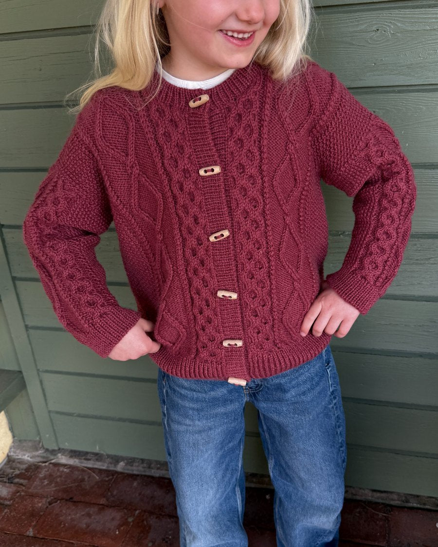 Barn iført bordeaux Dagmar Jacket Junior