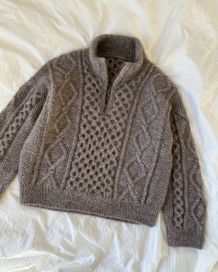 Kvinde med bordeaux Dagmar Zipper Sweater set bagfra