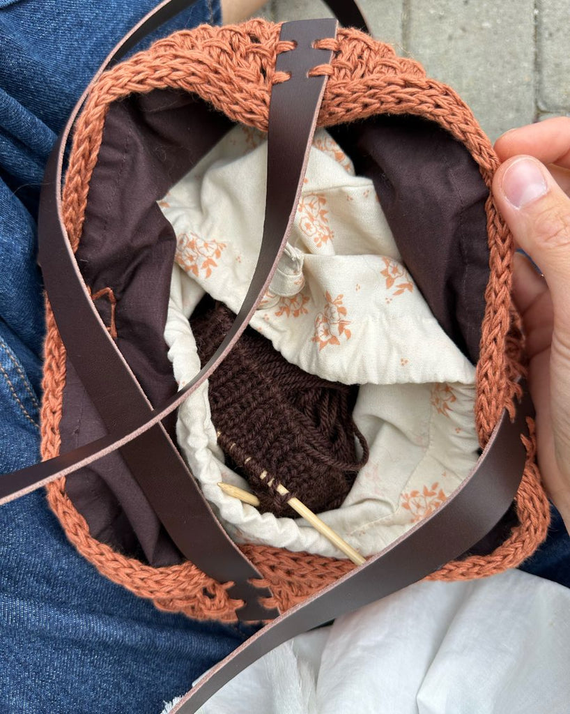 French market bag med mørke læderstropper og brunt for