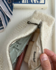 Lynlåsdetalje på vid Honey Clutch 