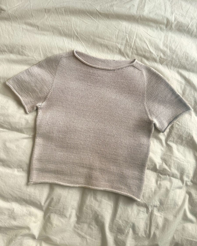 Detalje på bordeaux Ivy Tee