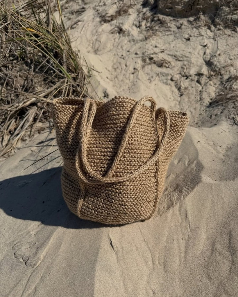 Brun Julie Bag i sandet
