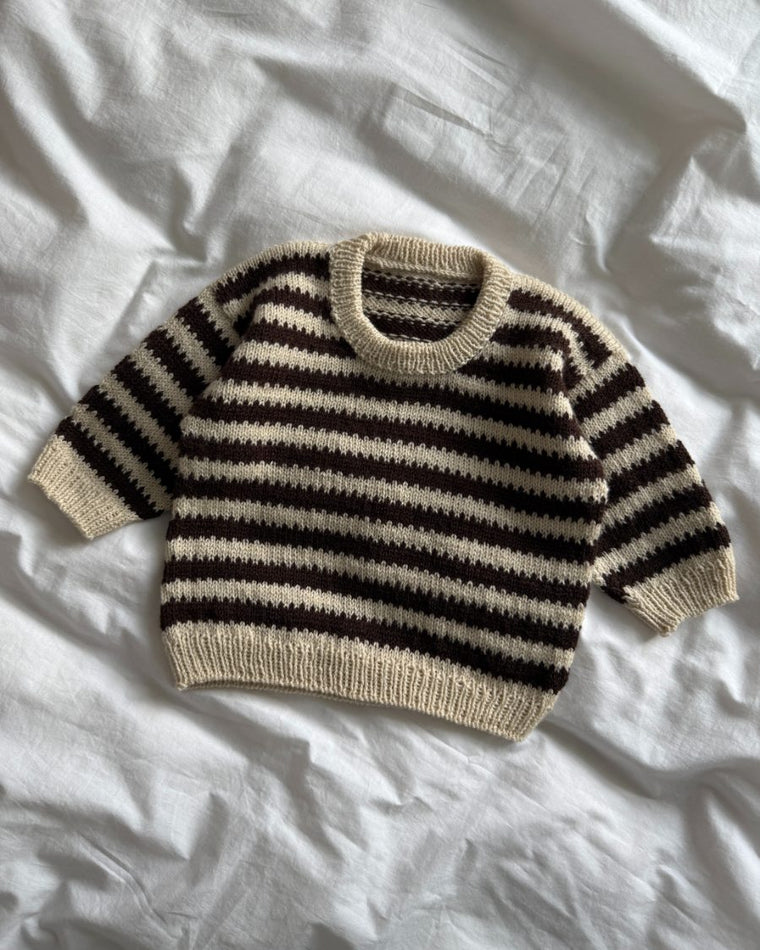 Closeup af bordeaux og grøn Otto Sweater Baby liggende