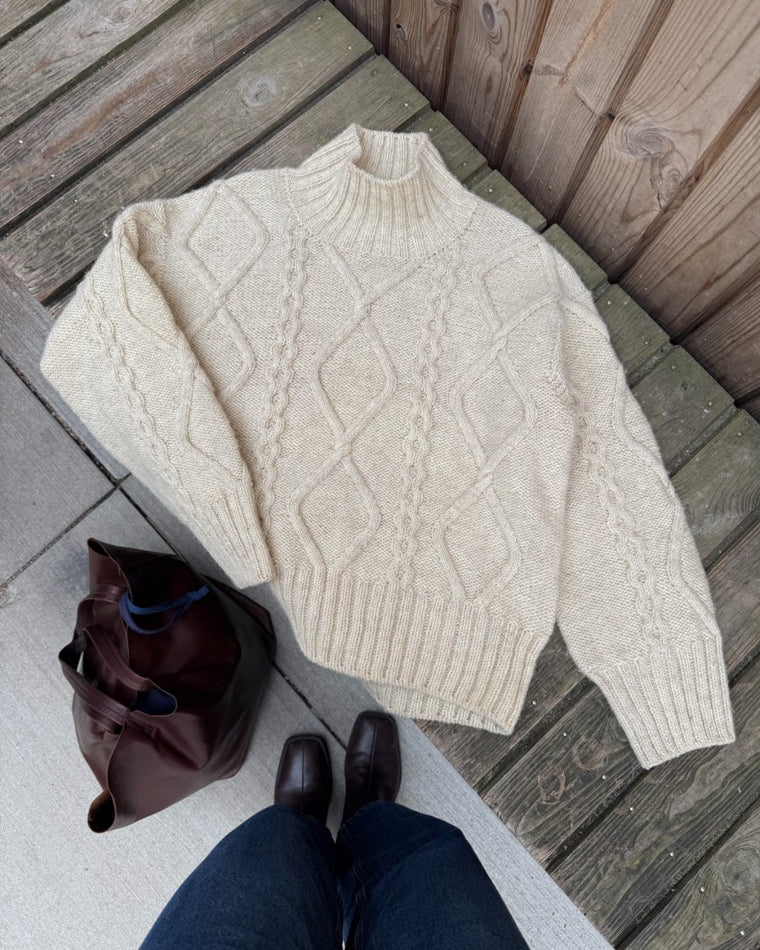 Detaljer på hvid Saga Sweater