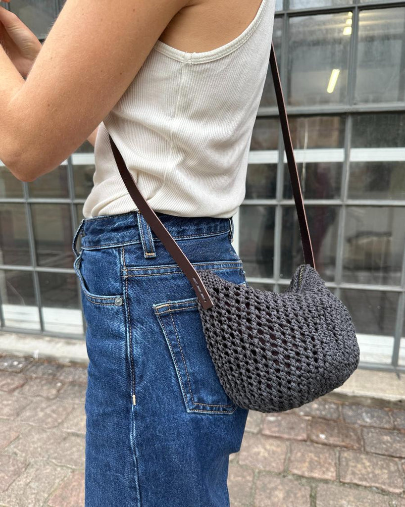 Sort Florence bag på dame