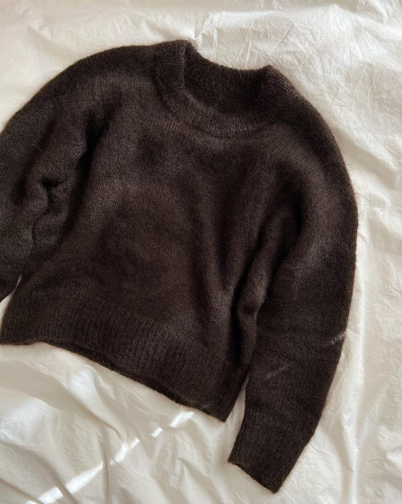 Liggebillede af brun brun Stockholm Sweater 