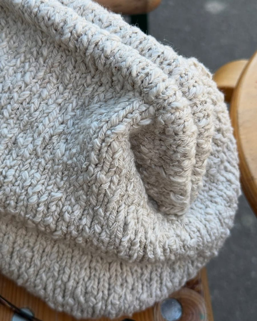 Beige Teddy Clutch set tæt på