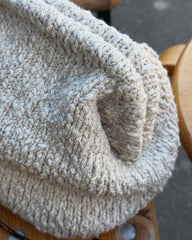 Beige Teddy Clutch set tæt på