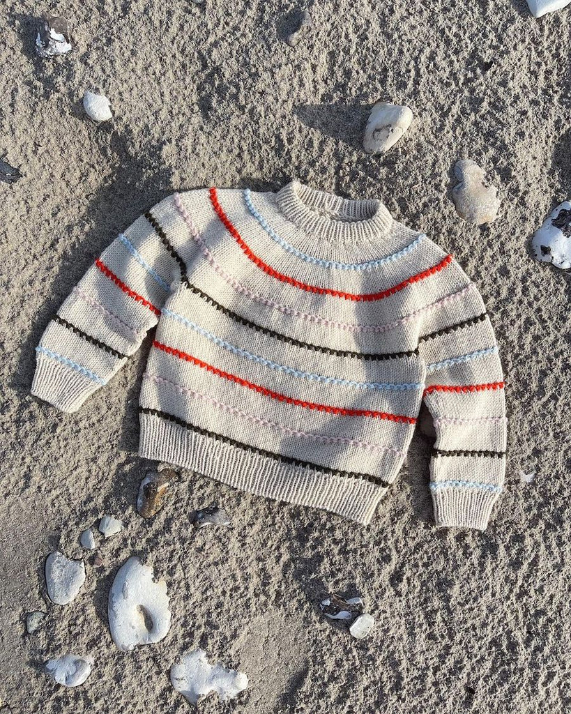 Liggende mangefarvet Festival Sweater