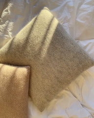 Honey pillow på seng