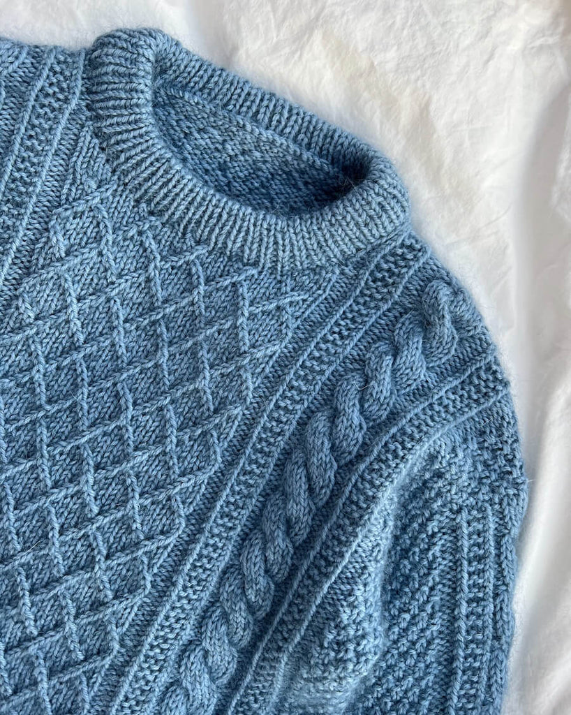 Detaljebillede af blå Moby Sweater Junior 
