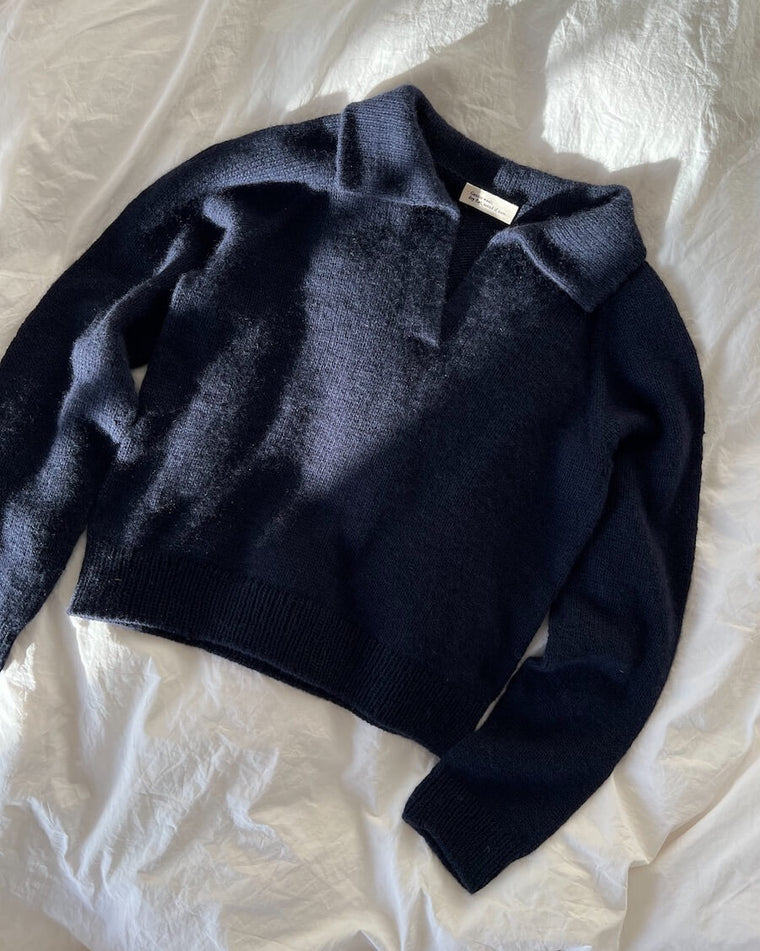 Kvinde iført hvid Elisabeth Blouse 