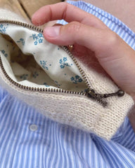 Marie clutch med lynlås 17 cm i sandfarve