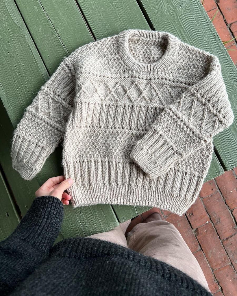 Liggende grå Ingrid Sweater Junior 
