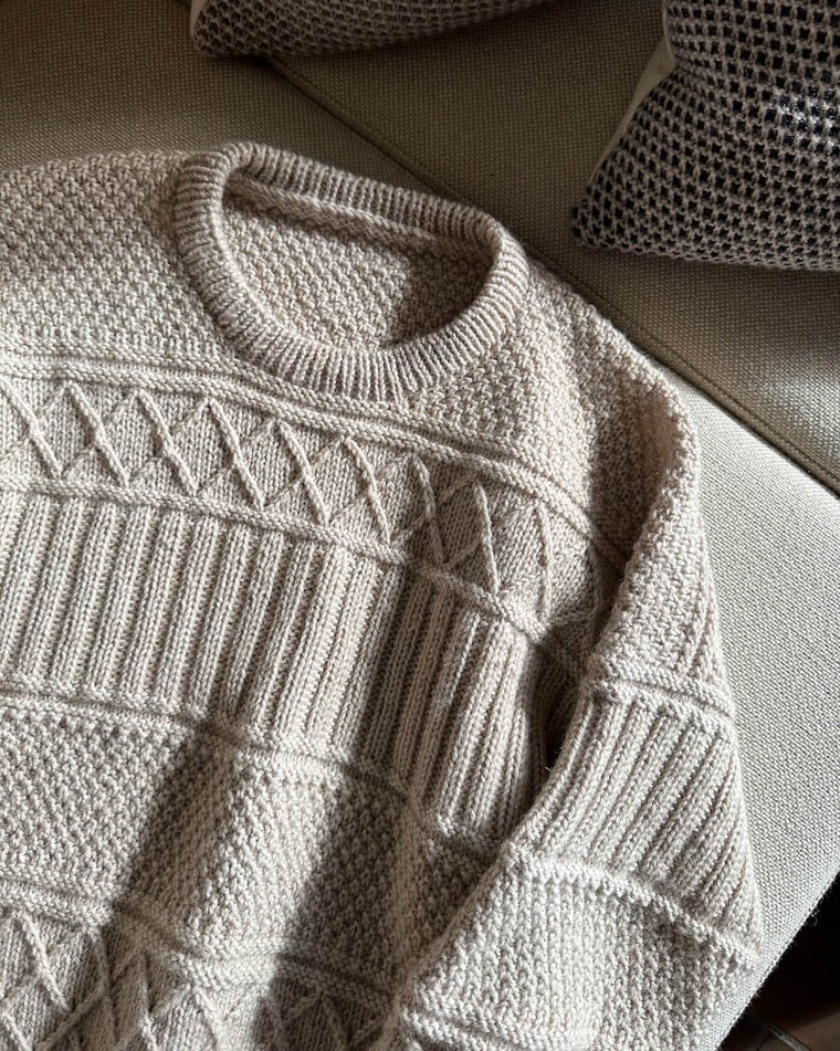 Liggende lysegrå Ingrid Sweater Man