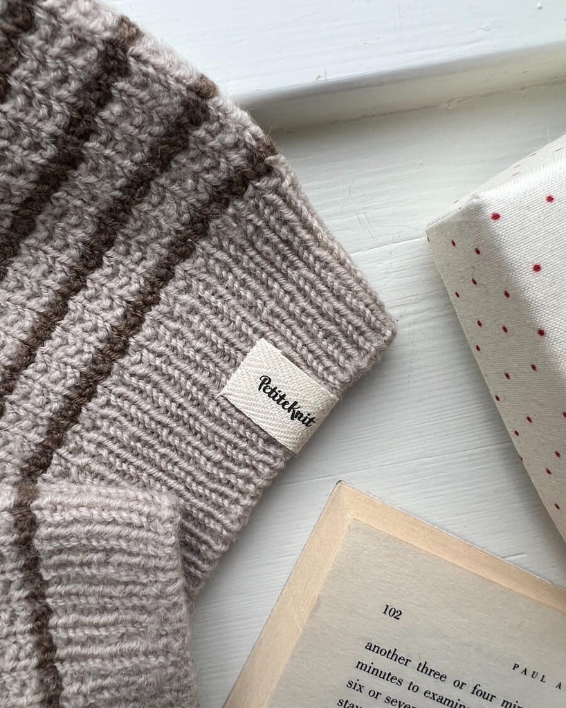Friday sweater med foldet "petiteknit" label