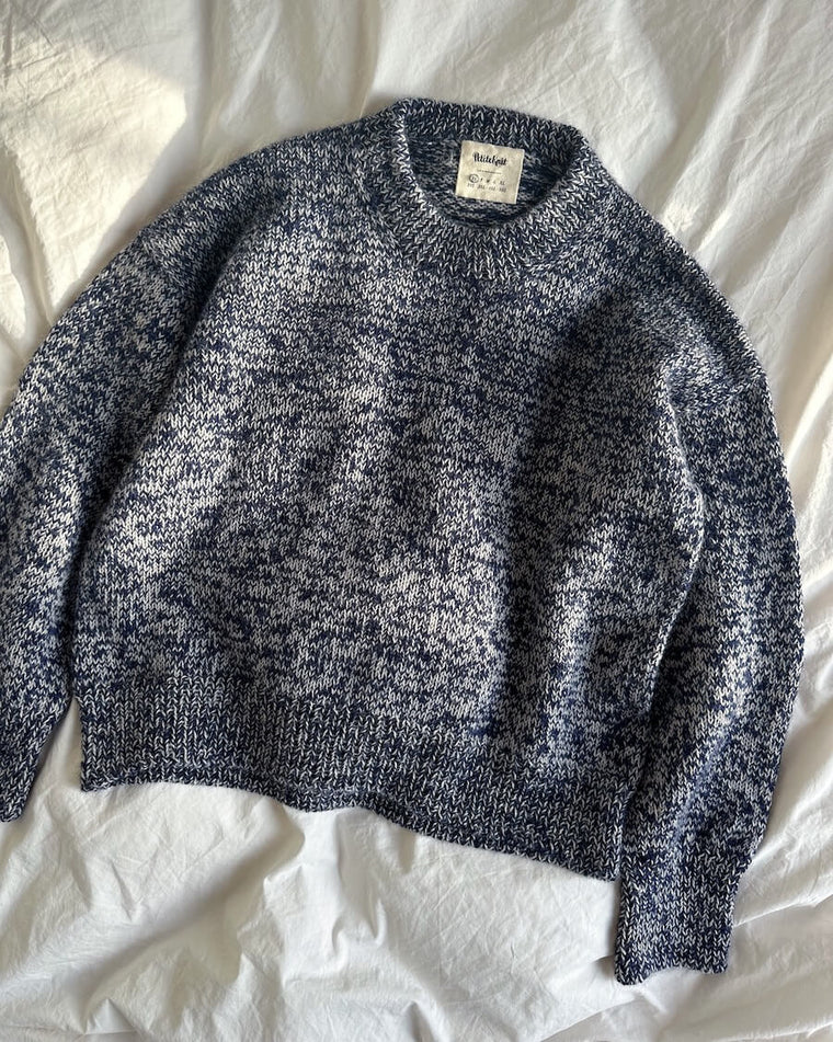 Stabel af Melange Sweatre i forskellige farver