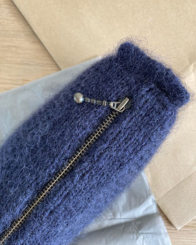 Navy lynlås i honey clutch