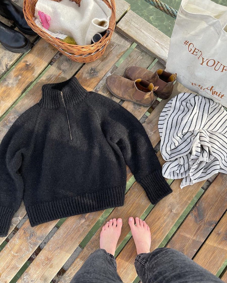 Kvinde iført beige Zipper Sweater set bagfra