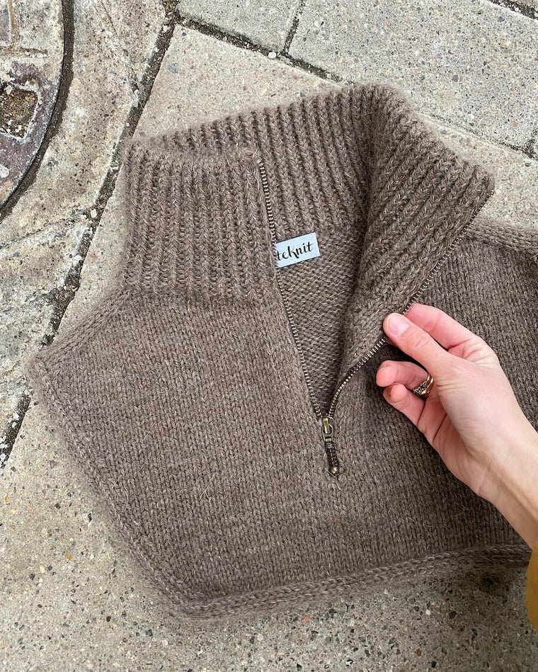 Zipper sweater i brun med lynlås i halsen