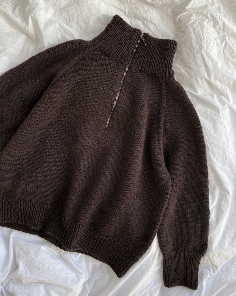 Mørkebrun Zipper Sweater Light på dyne